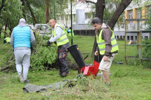 д-р Димитров активно помага в разчистването