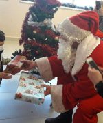 Дядо Коледа раздаде подаръци в НКБ
